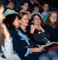 Auf diesem Foto sind Teilnehmende der Tagung zur frühen MINT-Bildung im Planetarium der ESO-Supernova zu sehen